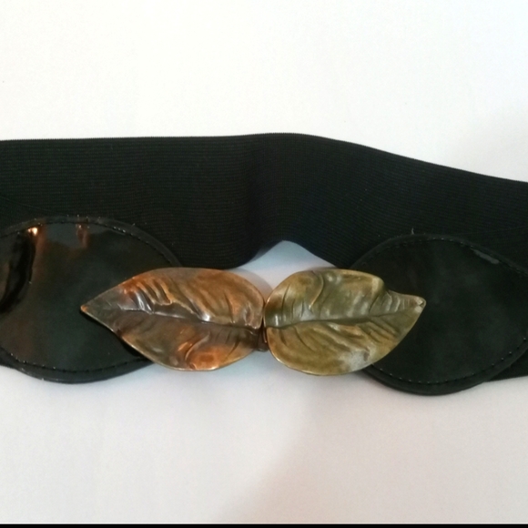 Accessories - Leaf clasp belt